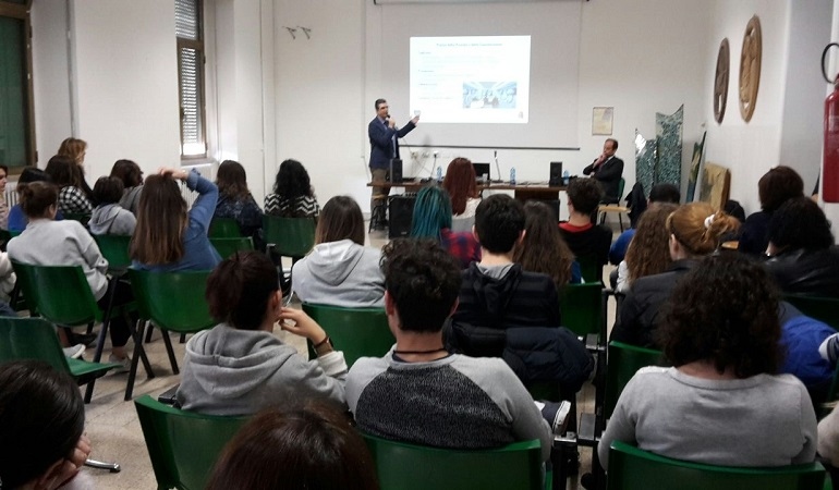1 La prevenzione e la tutela dei minori: cyberbullismo, adescamento, scomparsa.